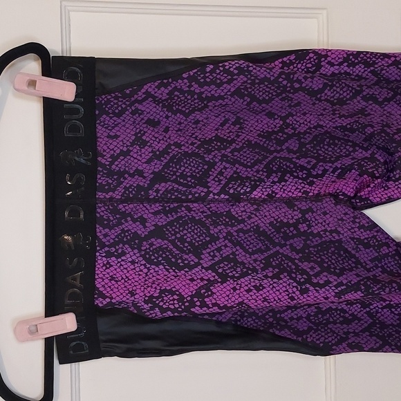 Dundas MAGENTA PYTHON LEGGING - Picture 13 of 15